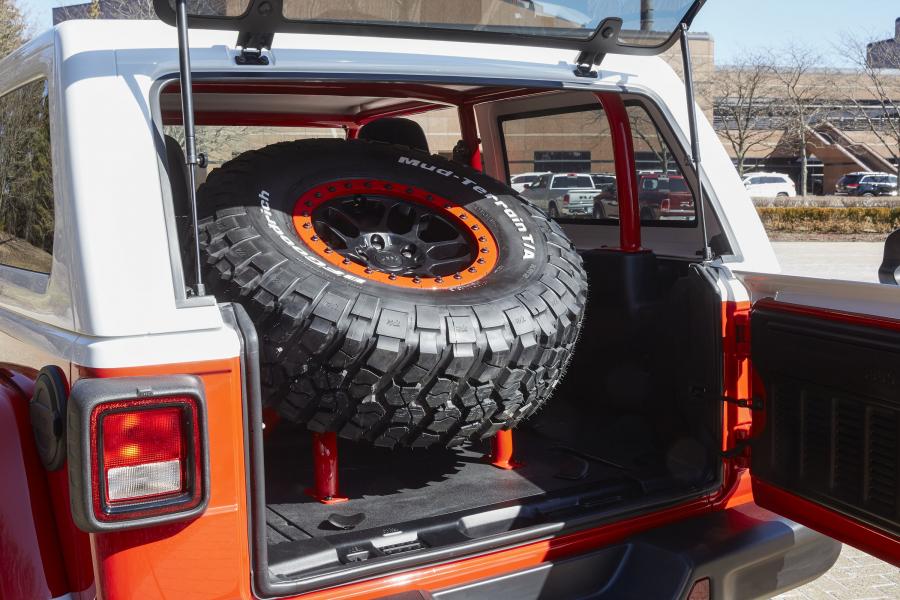 Багажник Jeep Jeepster (JL) 2018 года  (фото 8 из 40)